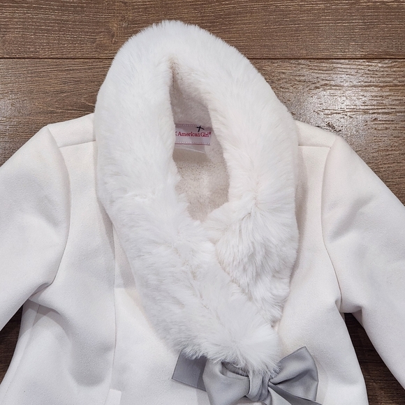 American Girl Soft As Snow Faux Fur Trim White Snap Coat Small (7/8) Holiday - Picture 3 of 10